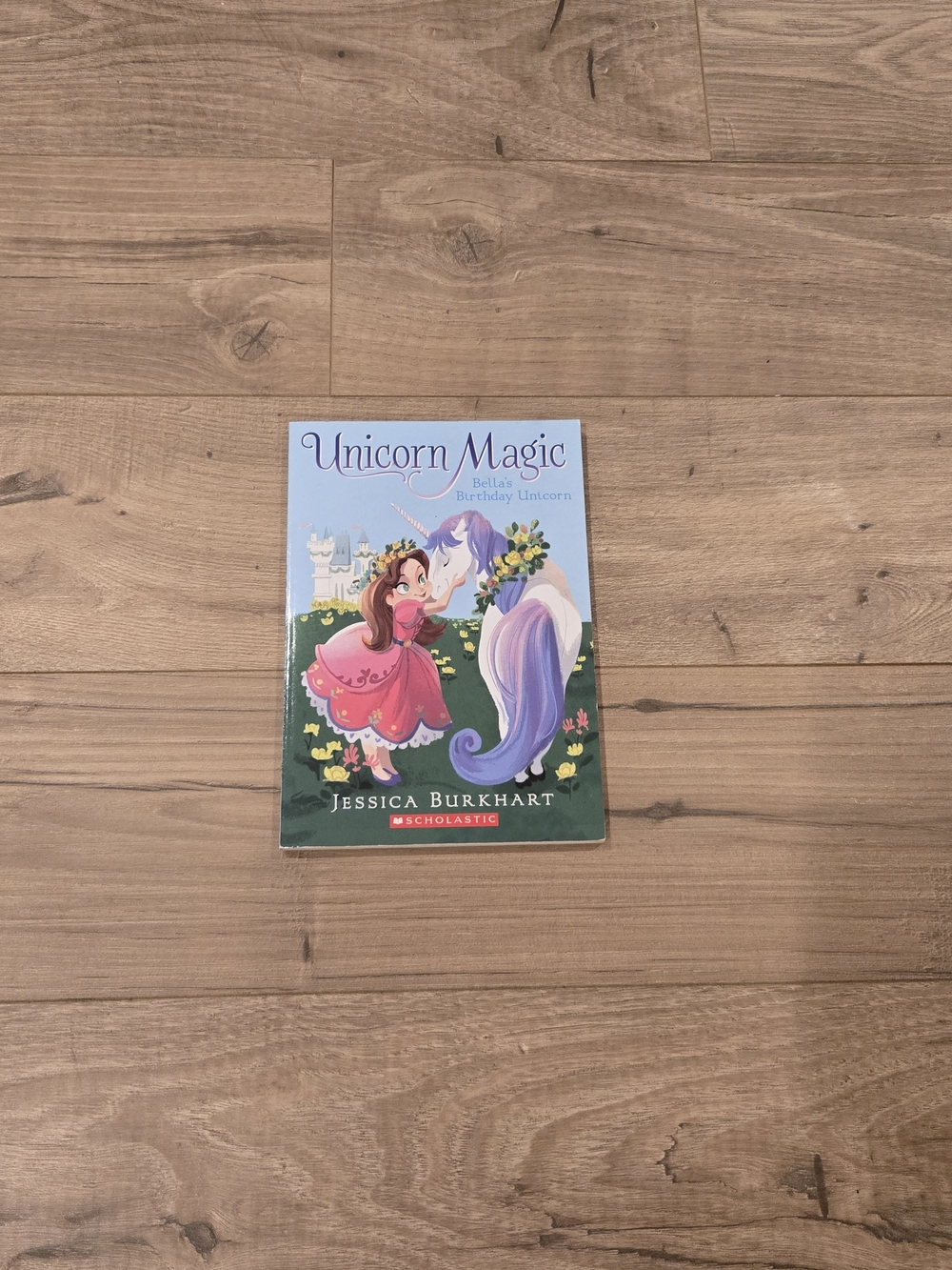 📚 Unicorn Magic #1: Bella's Birthday Unicorn - Jessica Burkhart (Scholastic)